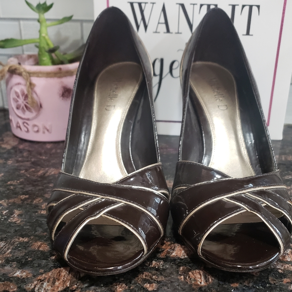 Brown size 7 Michelle D heels